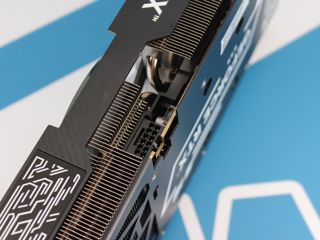 Anschluss für Versorgung und RGB-Sync.