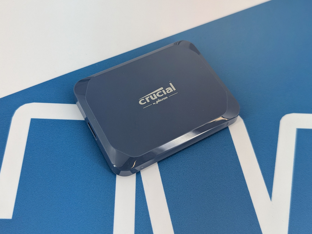 Die X10 mit blauem Gehäuse.