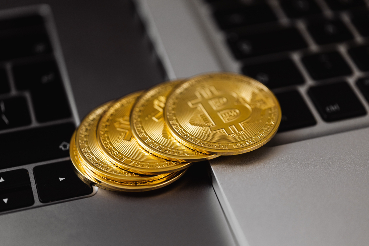 Wer sich mit digitalen Vermögenswerten beschäftigt, wird auch von Hardware-Wallets hören.